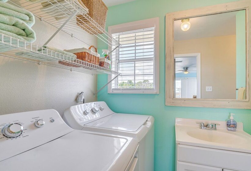 Gulf Of Mexico Beach Cottage: Walk To Boat Ramp!