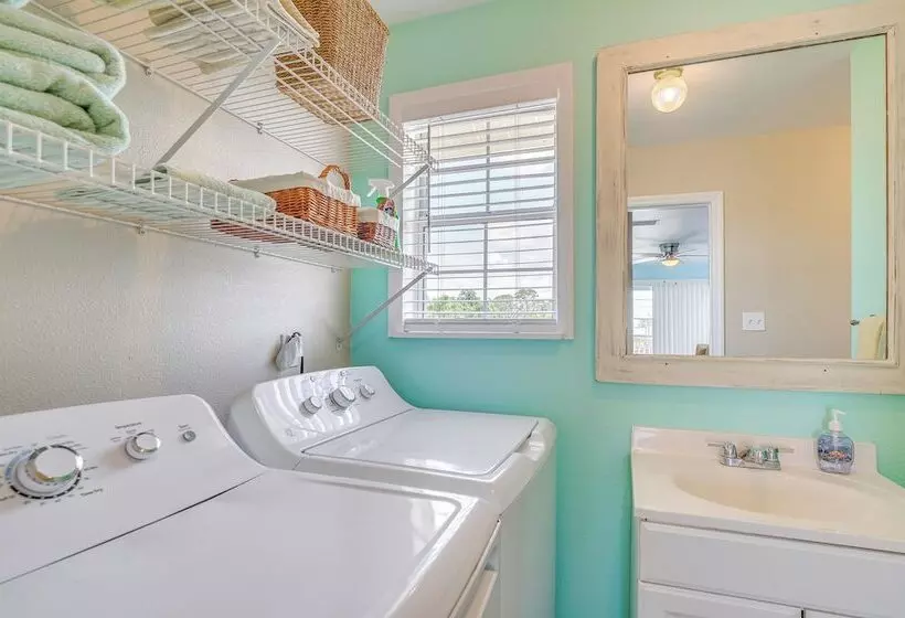 Gulf Of Mexico Beach Cottage: Walk To Boat Ramp!