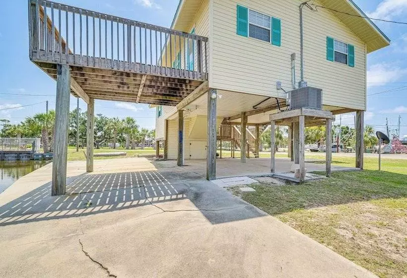Gulf Of Mexico Beach Cottage: Walk To Boat Ramp!