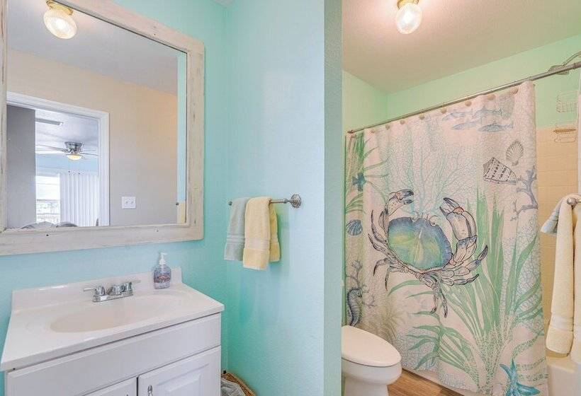 Gulf Of Mexico Beach Cottage: Walk To Boat Ramp!