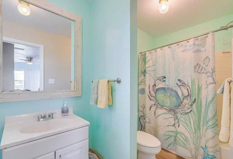 Gulf Of Mexico Beach Cottage: Walk To Boat Ramp!