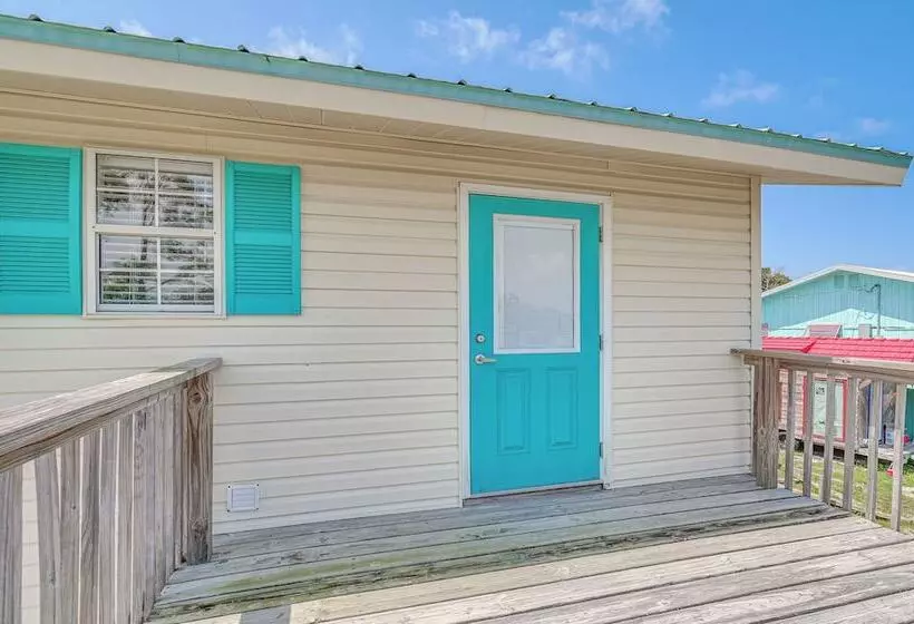 Gulf Of Mexico Beach Cottage: Walk To Boat Ramp!