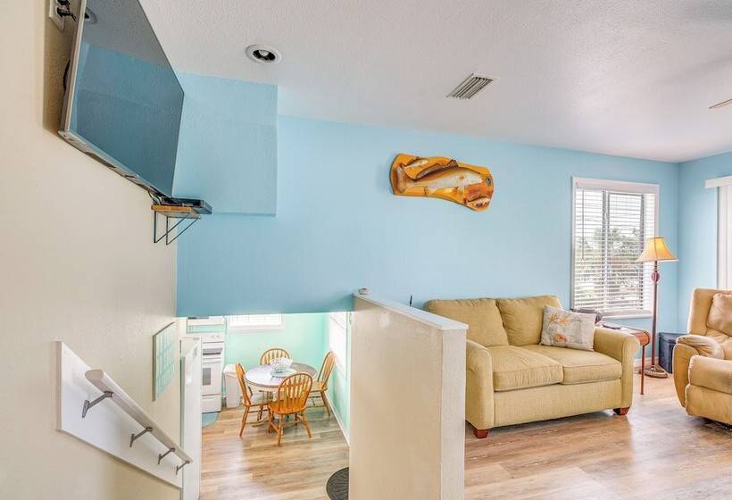 Gulf Of Mexico Beach Cottage: Walk To Boat Ramp!