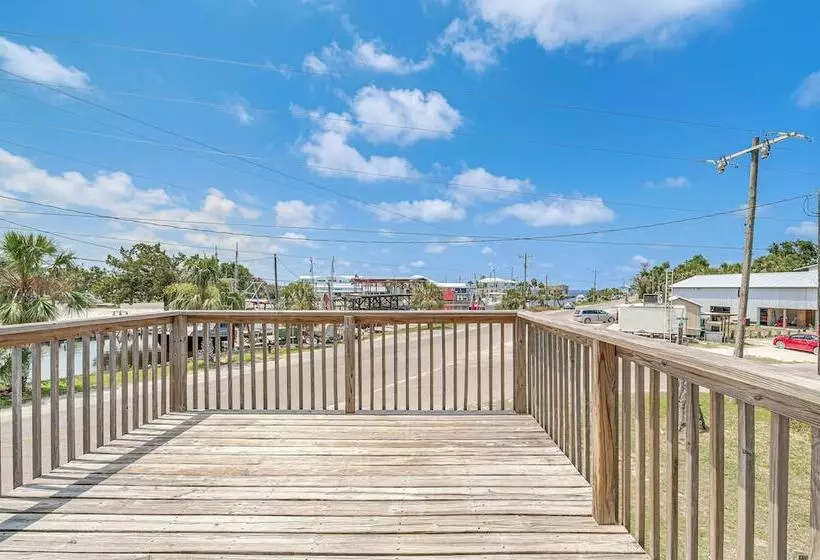 Gulf Of Mexico Beach Cottage: Walk To Boat Ramp!