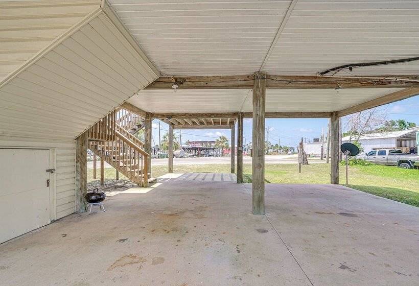Gulf Of Mexico Beach Cottage: Walk To Boat Ramp!