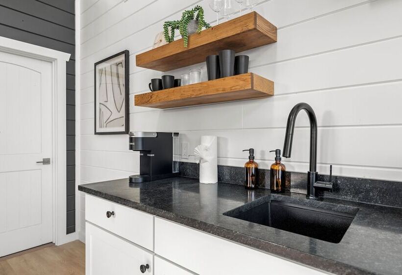 Otel Bia Treehouse Fredericksburg