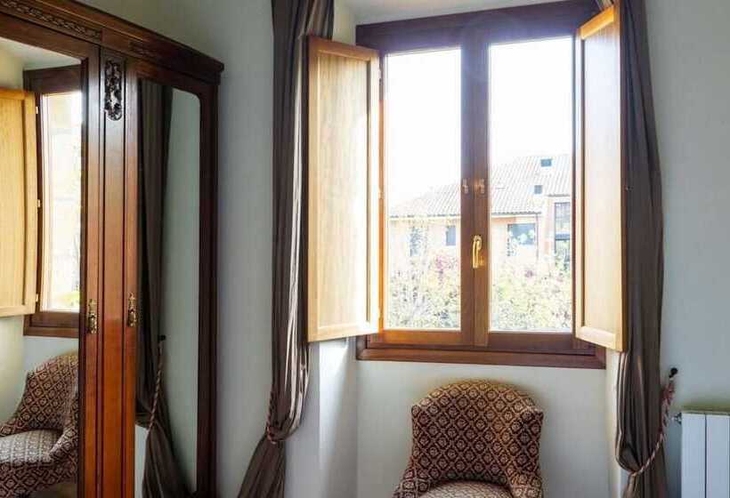 Hotel Solar De Quintano