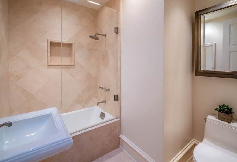 Lavish Montecito Home W/ Hot Tub, Patio & Gardens!