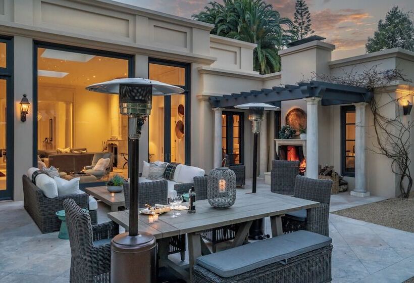 Lavish Montecito Home W/ Hot Tub, Patio & Gardens!