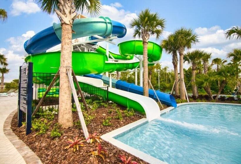 Living Large On Lelani