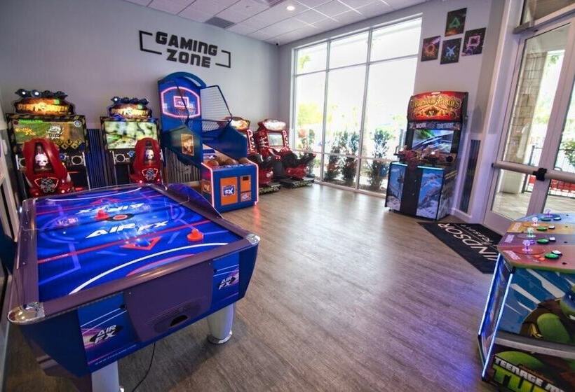 Living Large On Lelani