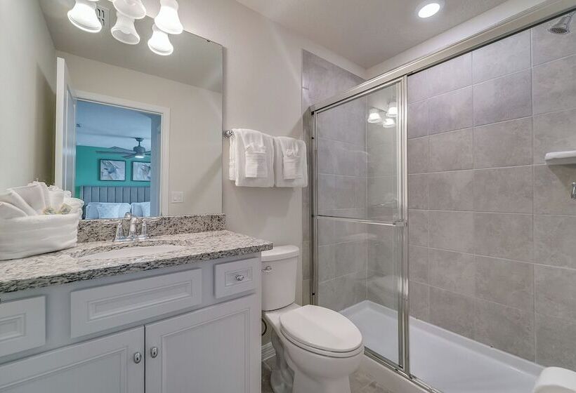 Living Large On Lelani