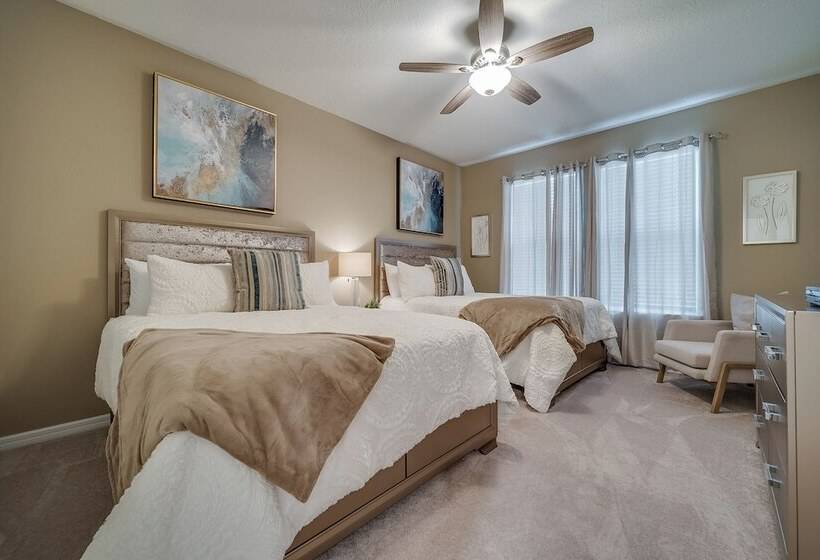 Living Large On Lelani