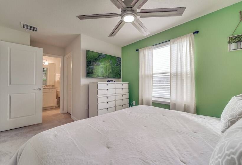 Living Large On Lelani