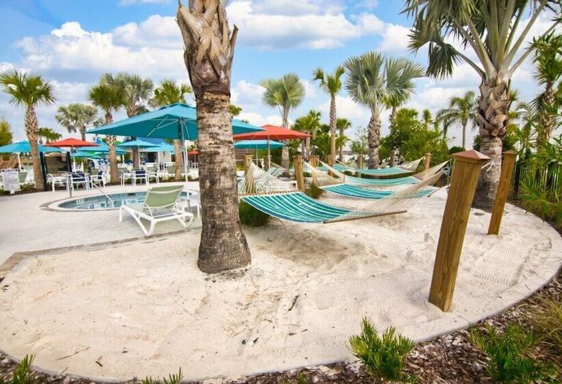 Living Large On Lelani