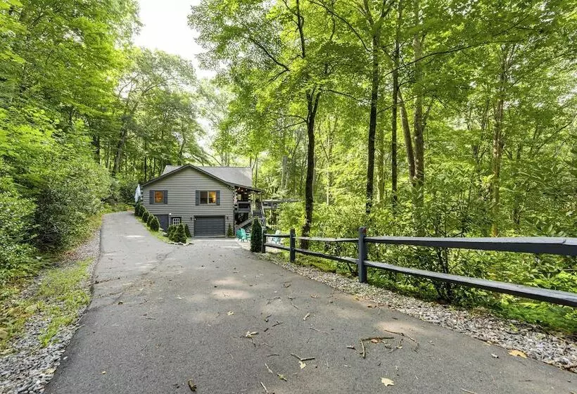 Luxe Smoky Mountains Cabin W/ Hot Tub & Views!