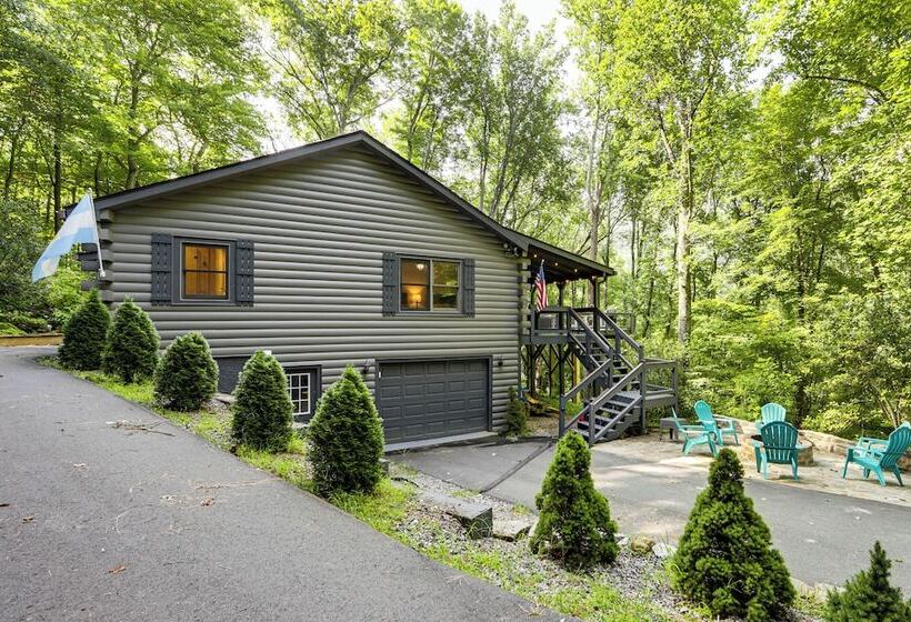 Luxe Smoky Mountains Cabin W/ Hot Tub & Views!