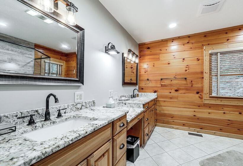 Luxe Smoky Mountains Cabin W/ Hot Tub & Views!