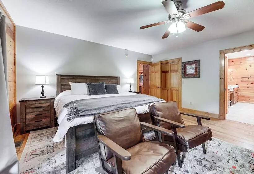 Luxe Smoky Mountains Cabin W/ Hot Tub & Views!