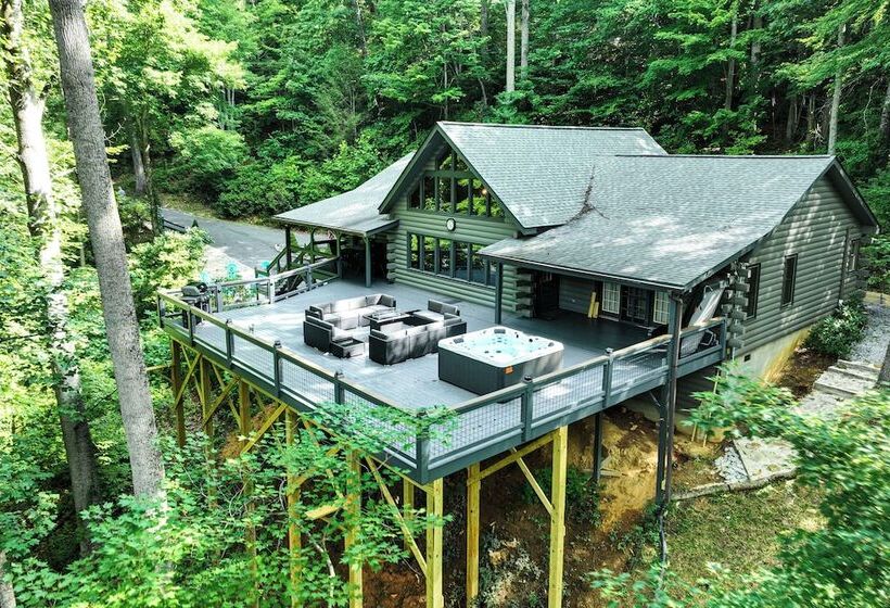 Luxe Smoky Mountains Cabin W/ Hot Tub & Views!
