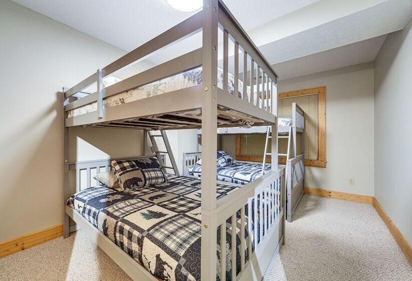 Luxe Smoky Mountains Cabin W/ Hot Tub & Views!