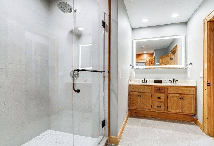 Luxe Smoky Mountains Cabin W/ Hot Tub & Views!