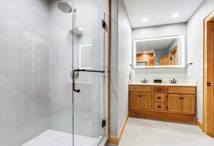 Luxe Smoky Mountains Cabin W/ Hot Tub & Views!