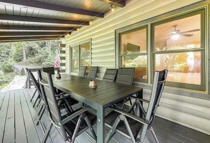 Luxe Smoky Mountains Cabin W/ Hot Tub & Views!