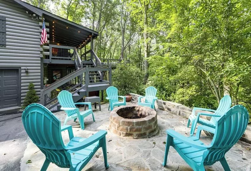 Luxe Smoky Mountains Cabin W/ Hot Tub & Views!