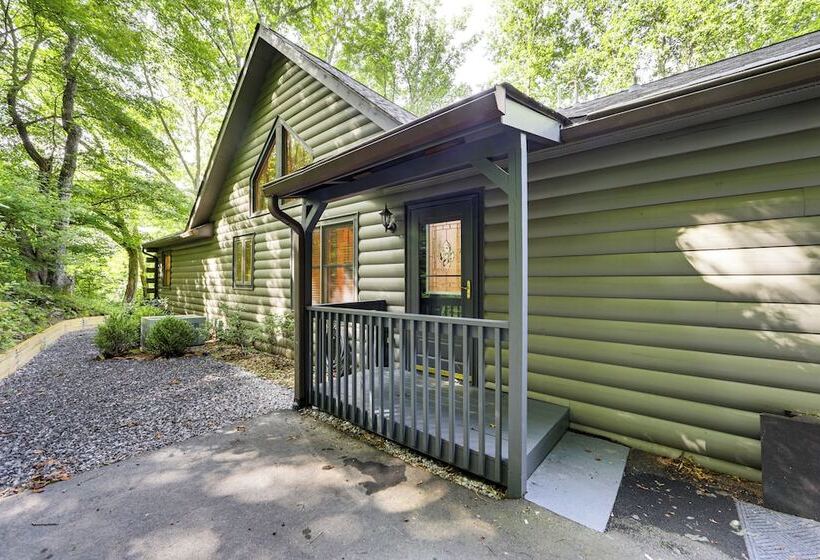 Luxe Smoky Mountains Cabin W/ Hot Tub & Views!