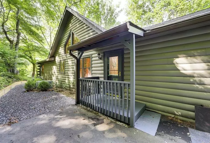 Luxe Smoky Mountains Cabin W/ Hot Tub & Views!