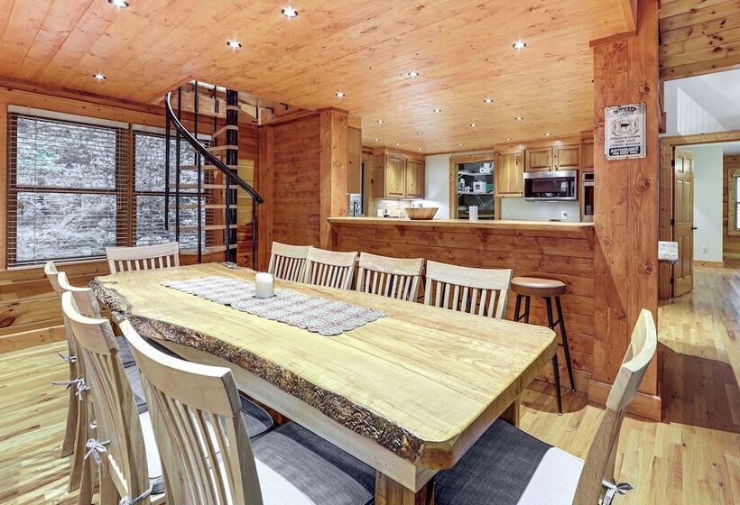 Luxe Smoky Mountains Cabin W/ Hot Tub & Views!
