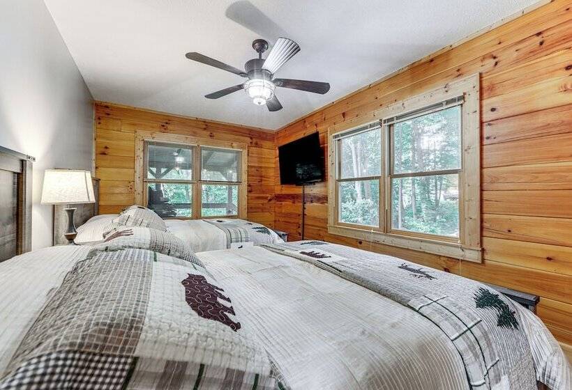 Luxe Smoky Mountains Cabin W/ Hot Tub & Views!