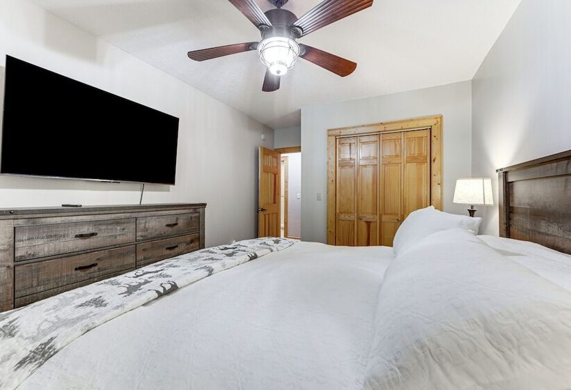 Luxe Smoky Mountains Cabin W/ Hot Tub & Views!