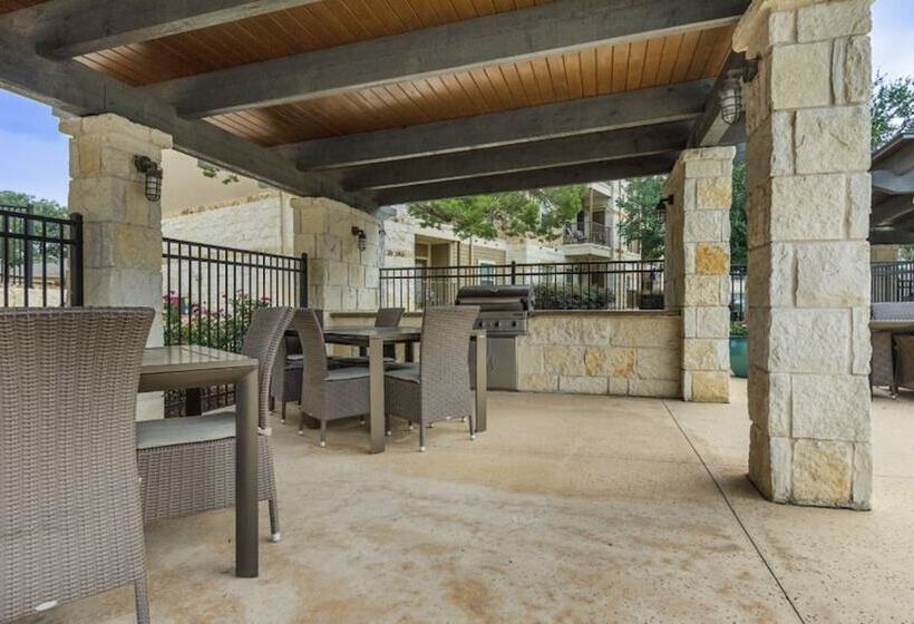 Mission Hill Apartments By Barsala