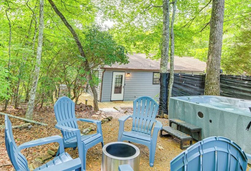 Murphy Cabin W/ Private Deck, Fire Pit + Hot Tub!