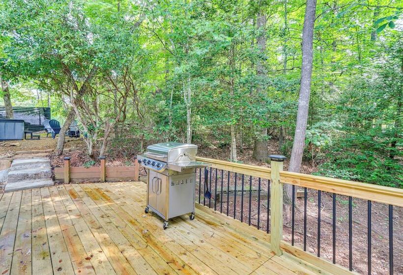Murphy Cabin W/ Private Deck, Fire Pit + Hot Tub!