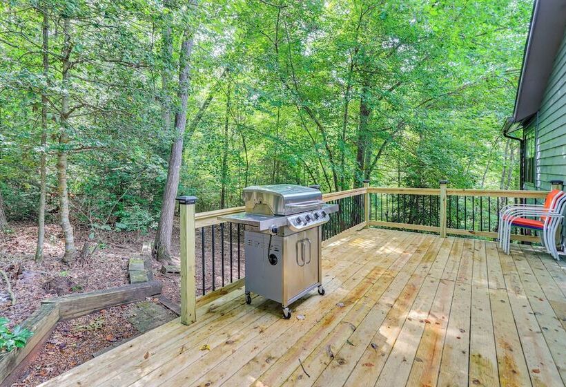 Murphy Cabin W/ Private Deck, Fire Pit + Hot Tub!