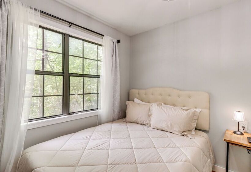 Murphy Cabin W/ Private Deck, Fire Pit + Hot Tub!