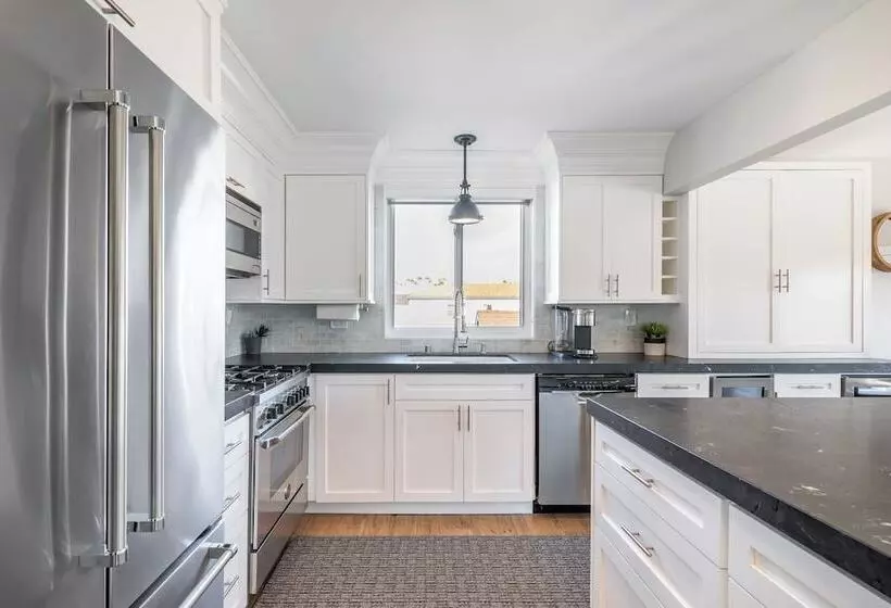 Ocean Breeze Ii By Avantstay Steps To The Beach!