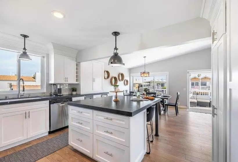 Ocean Breeze Ii By Avantstay Steps To The Beach!