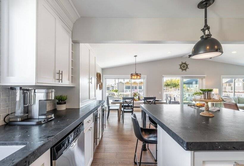 Ocean Breeze Ii By Avantstay Steps To The Beach!