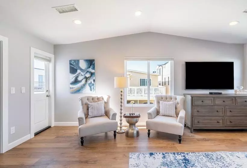 Ocean Breeze Ii By Avantstay Steps To The Beach!