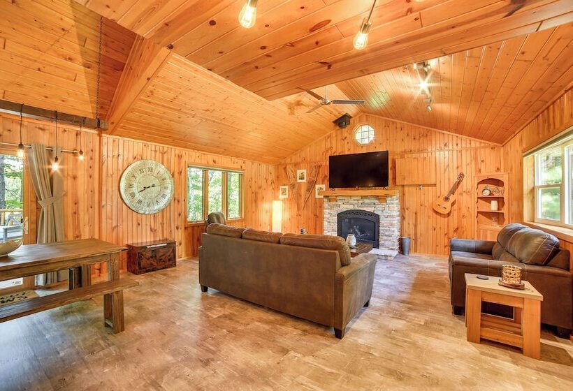 Pembine Cabin W/ Expansive Yard, Fire Pit & Grill!