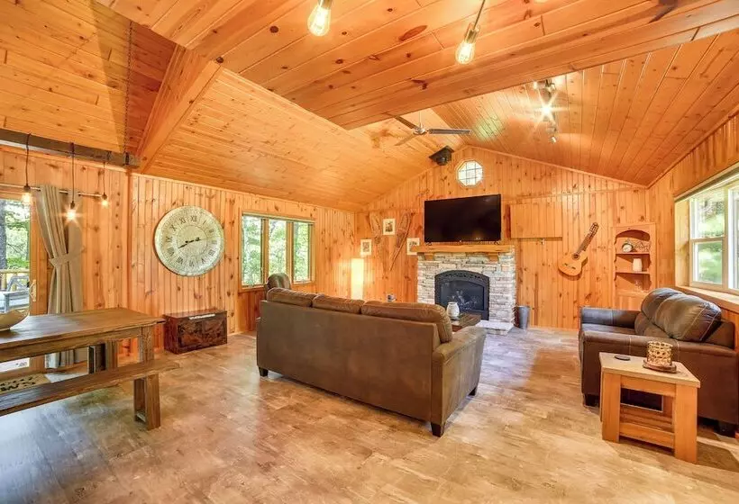 Pembine Cabin W/ Expansive Yard, Fire Pit & Grill!