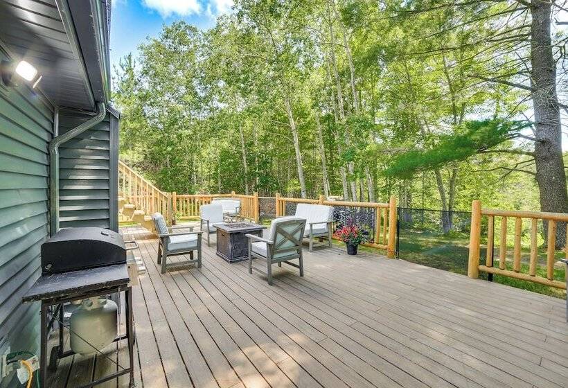Pembine Cabin W/ Expansive Yard, Fire Pit & Grill!