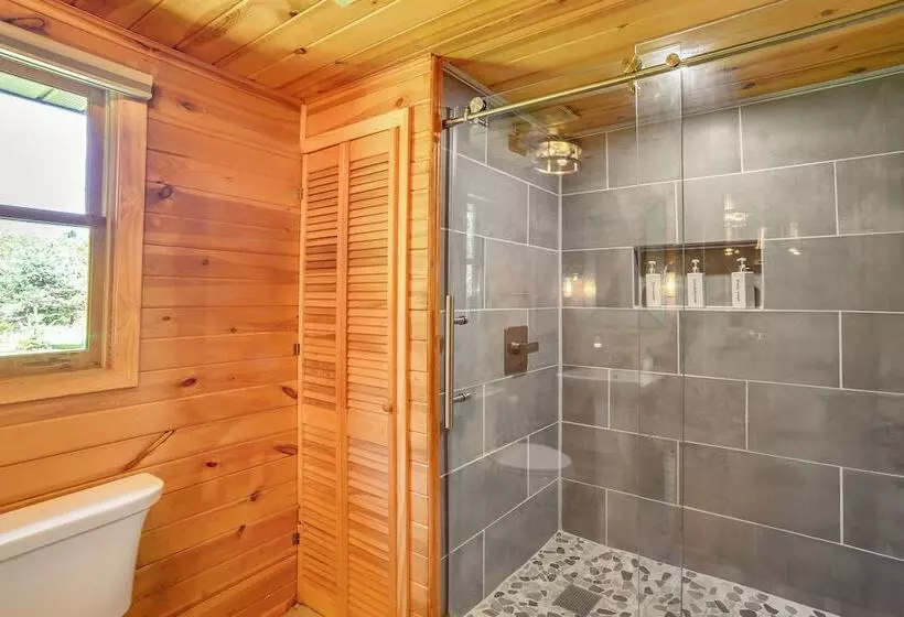 Pembine Cabin W/ Expansive Yard, Fire Pit & Grill!