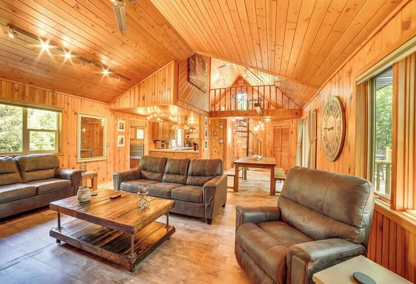 Pembine Cabin W/ Expansive Yard, Fire Pit & Grill!