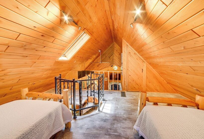 Pembine Cabin W/ Expansive Yard, Fire Pit & Grill!