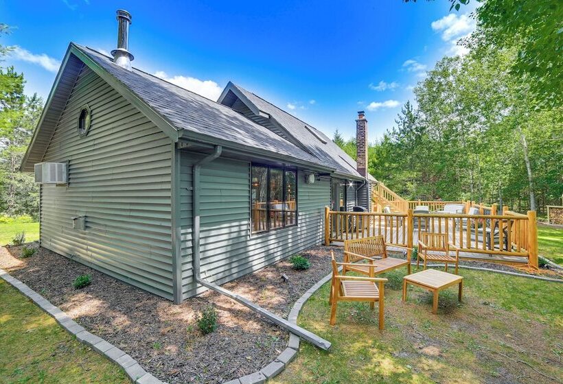 Pembine Cabin W/ Expansive Yard, Fire Pit & Grill!